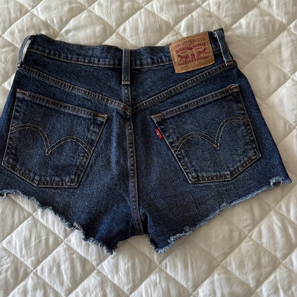 LEVI 501 Original Fit High-Rise Jean Shorts, Distressed, Bottom-Fly Stretch 26 - Picture 3 of 11